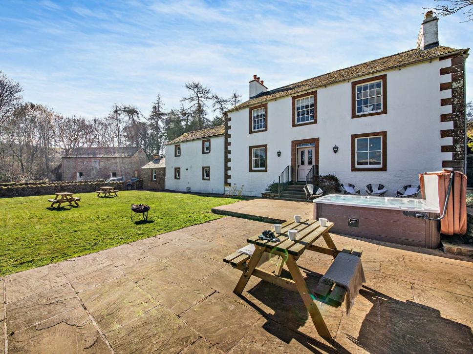 Holiday cottage, Cumbria - sleeps 12