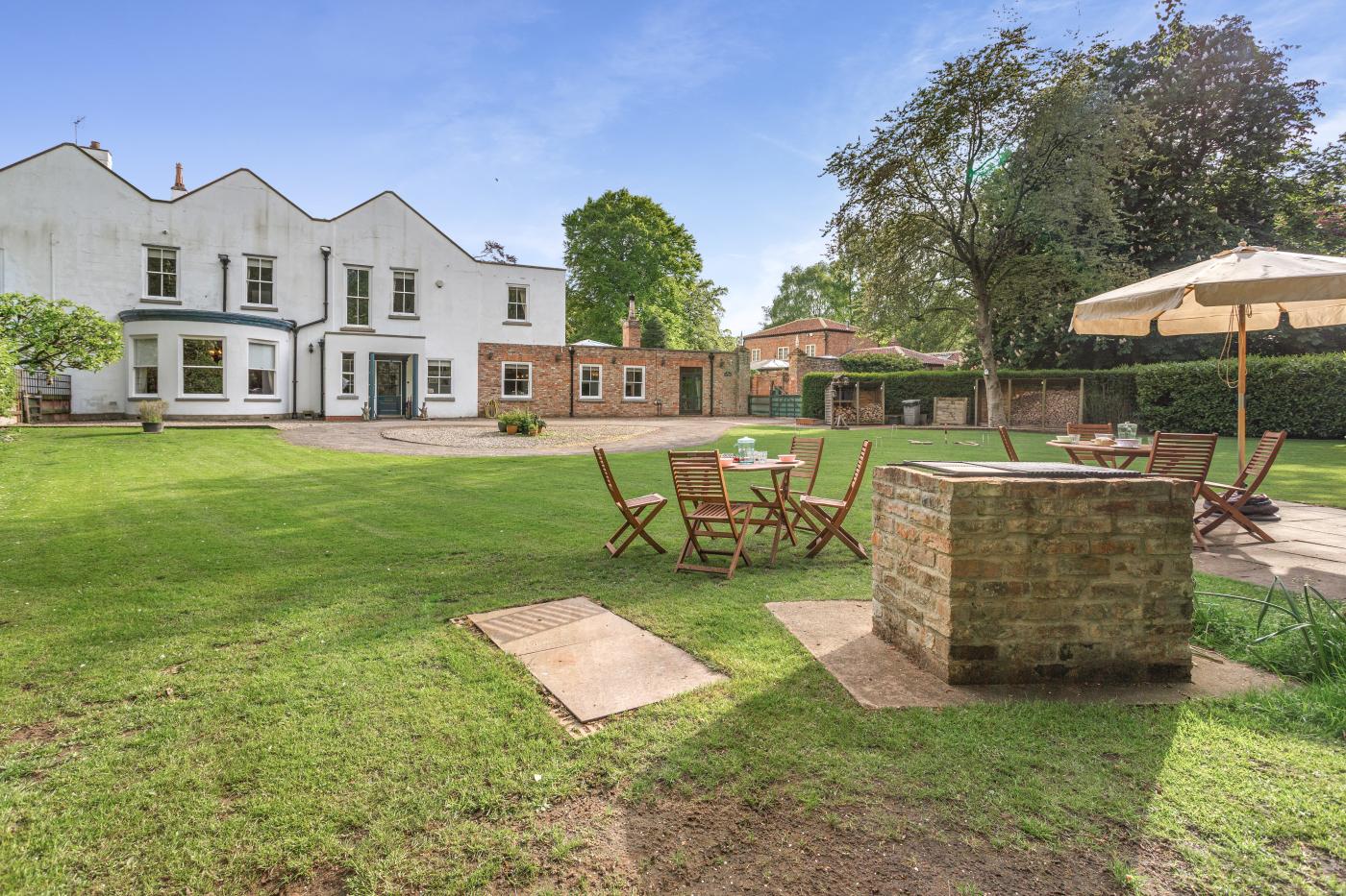 4 Bedroom Cottage in York