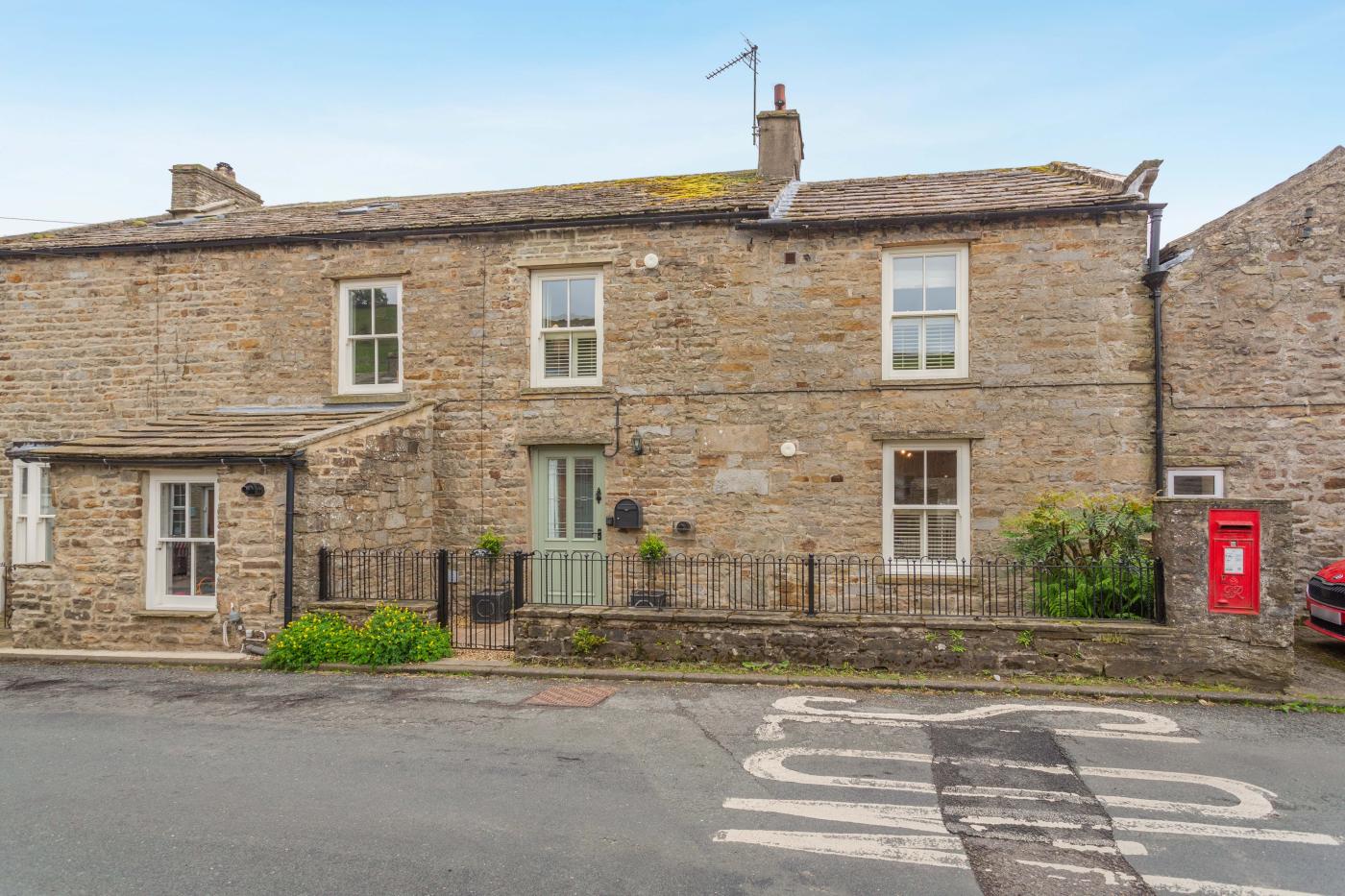 2 Bedroom Cottage in Richmond