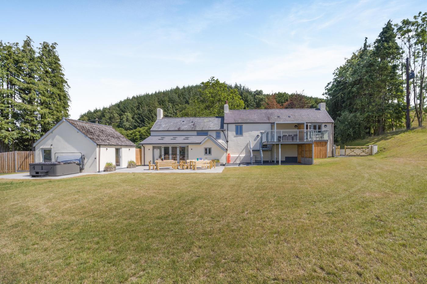 5 Bedroom Cottage in Llandegla
