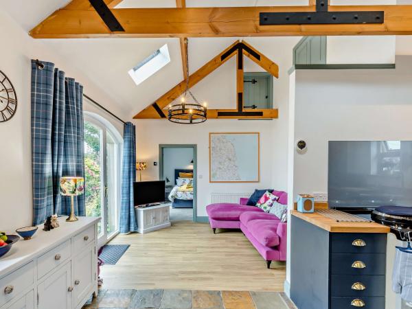 Holiday cottage, Craster 4.5mls N (FCH94372)