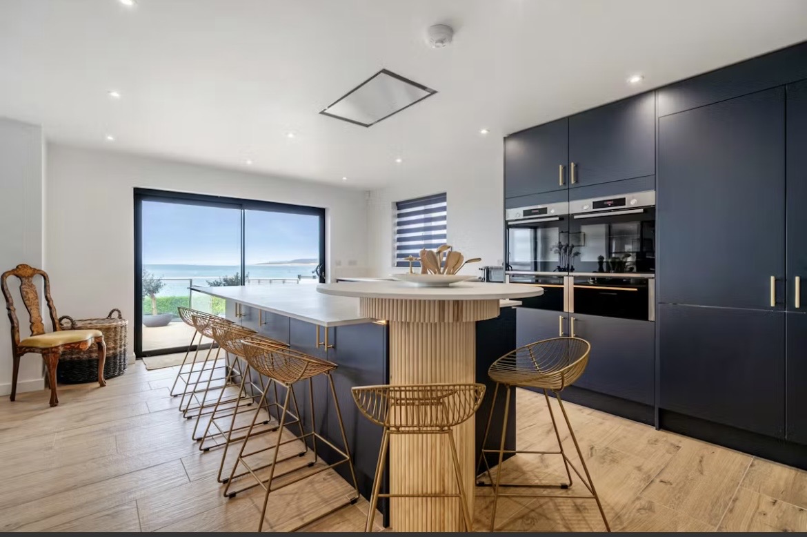 4 Bedroom Cottage in Appledore