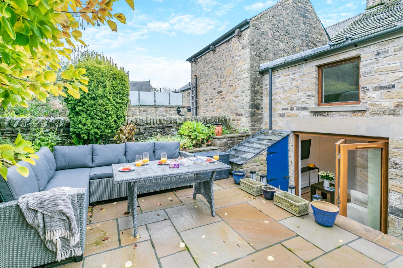 2 Bedroom Cottage in Hayfield