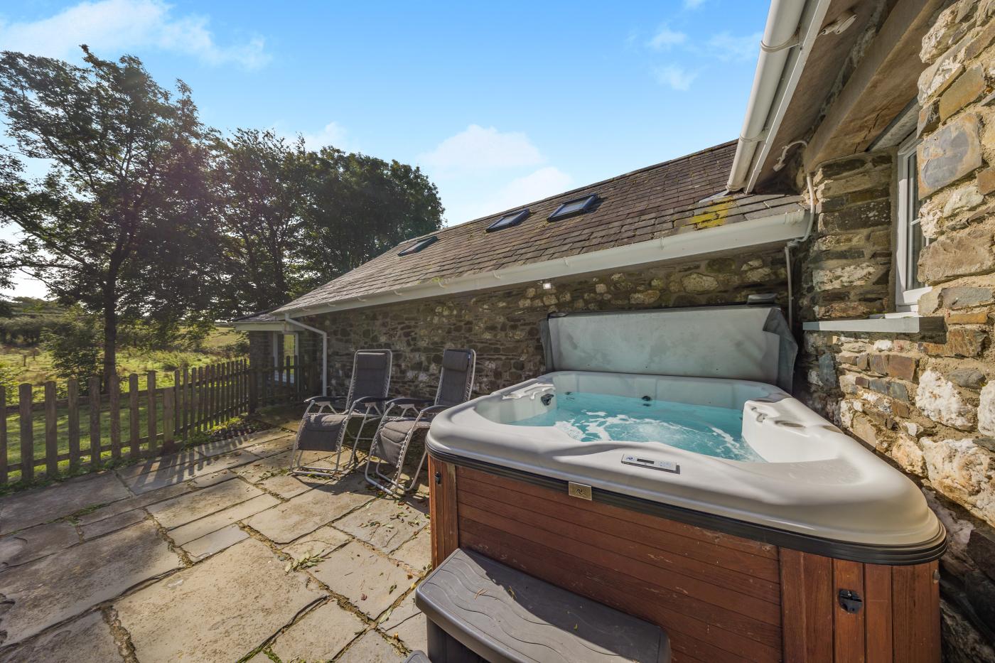 2 Bedroom Cottage in Talgarreg
