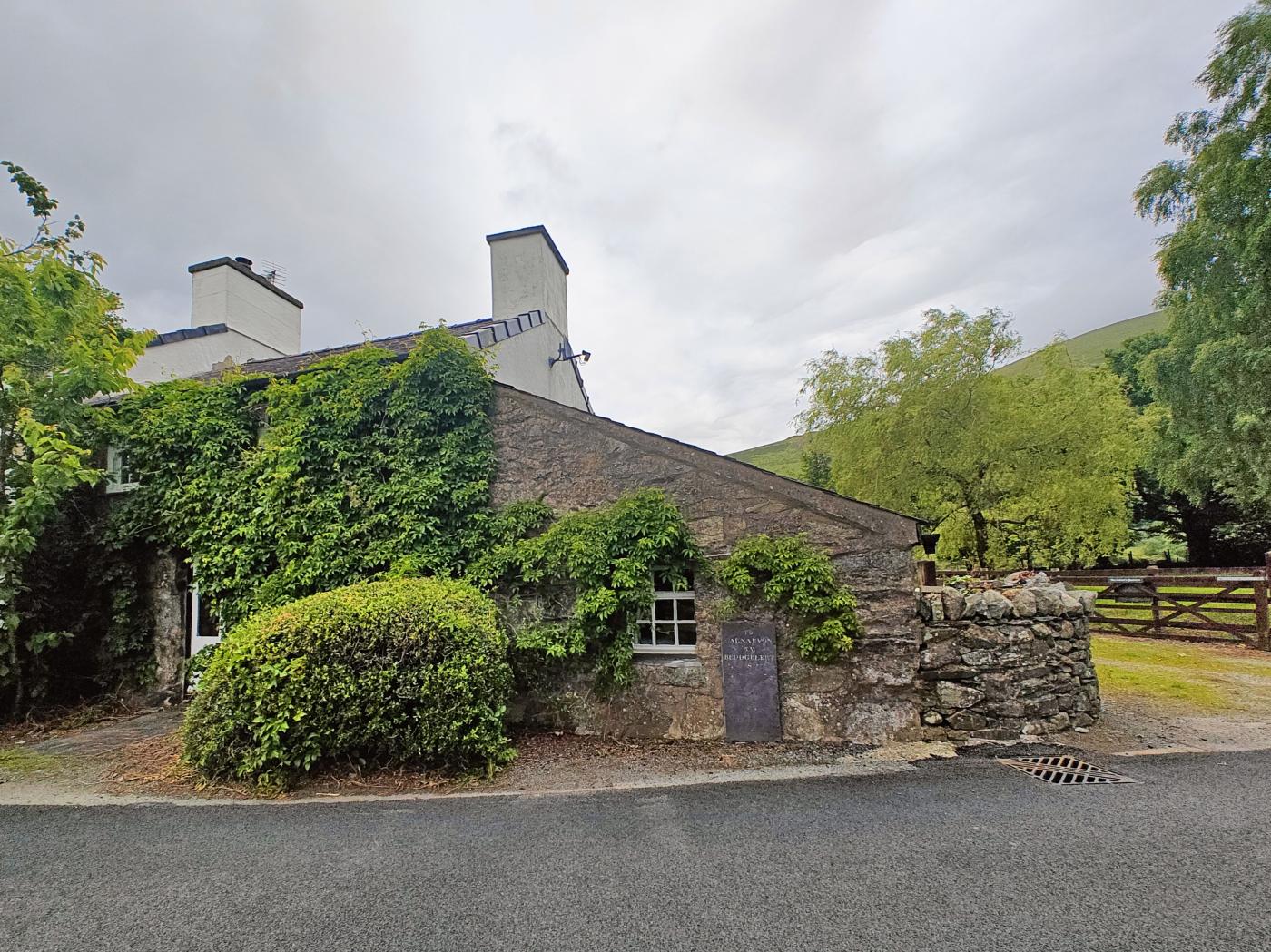 2 Bedroom Cottage in Betws Garmon