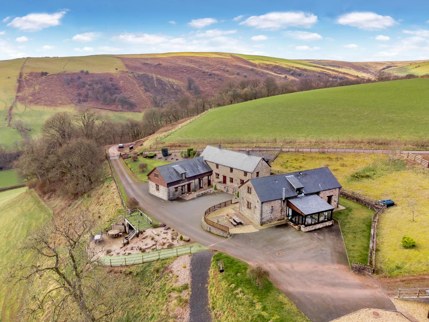 9 Bedroom Cottage in Brecon