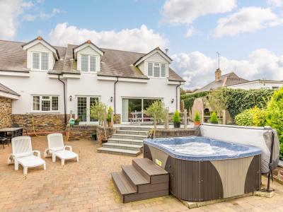Holiday cottage, Bude (2mls S) (FCH9374)