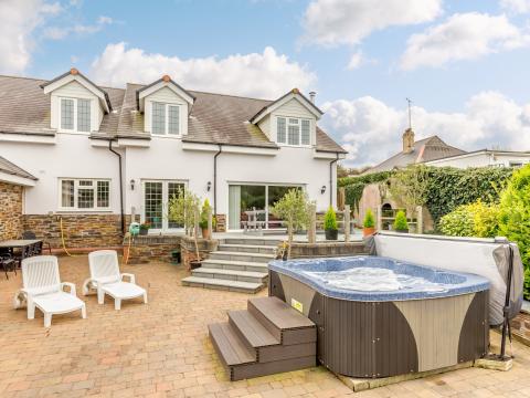 Holiday cottage, Bude (2mls S) (FCH9374)