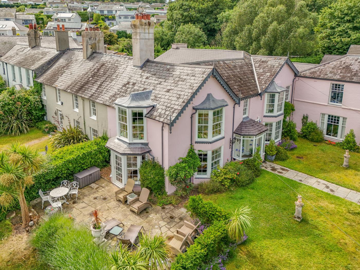 6 Bedroom Cottage in Beaumaris