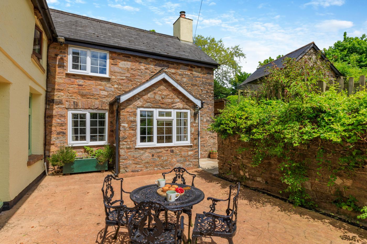 1 Bedroom Cottage in Huish Champflower