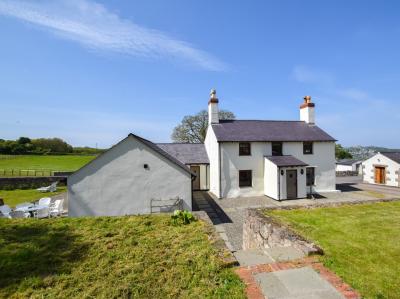 Holiday cottage, Conwy (2mls NE) (FCH58301)