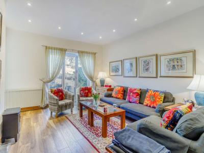 Rowlands Gill (2.3 mls W), County Durham - Sleeps 6 guests