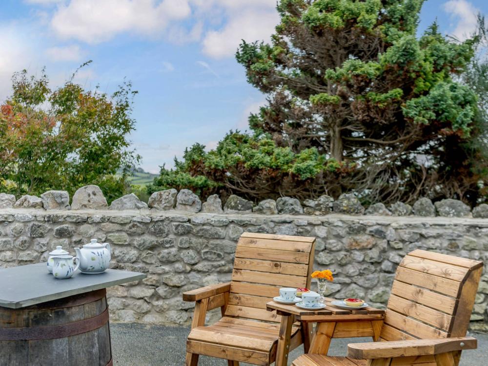 Holiday cottage in Cartmel (2mls S), Cumbria