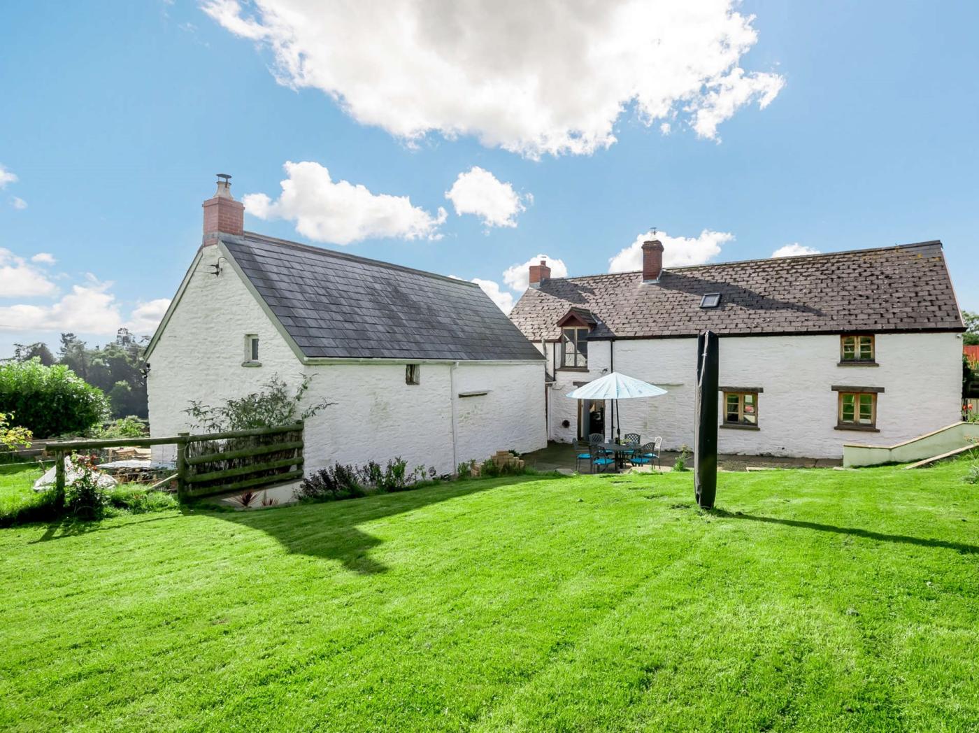 3 Bedroom Cottage in Abergavenny