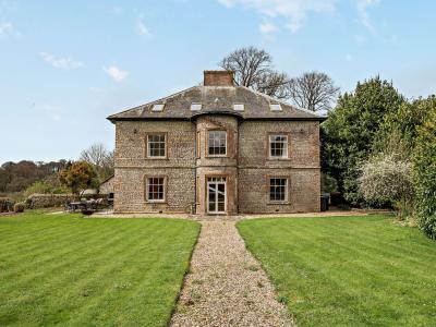 Dog friendly cottage in Minterne Parva, Dorset - Sleeps 16