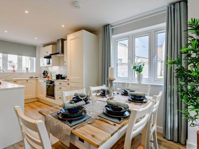 Lulworth Cove (1 mile W), Dorset - Sleeps 6 guests