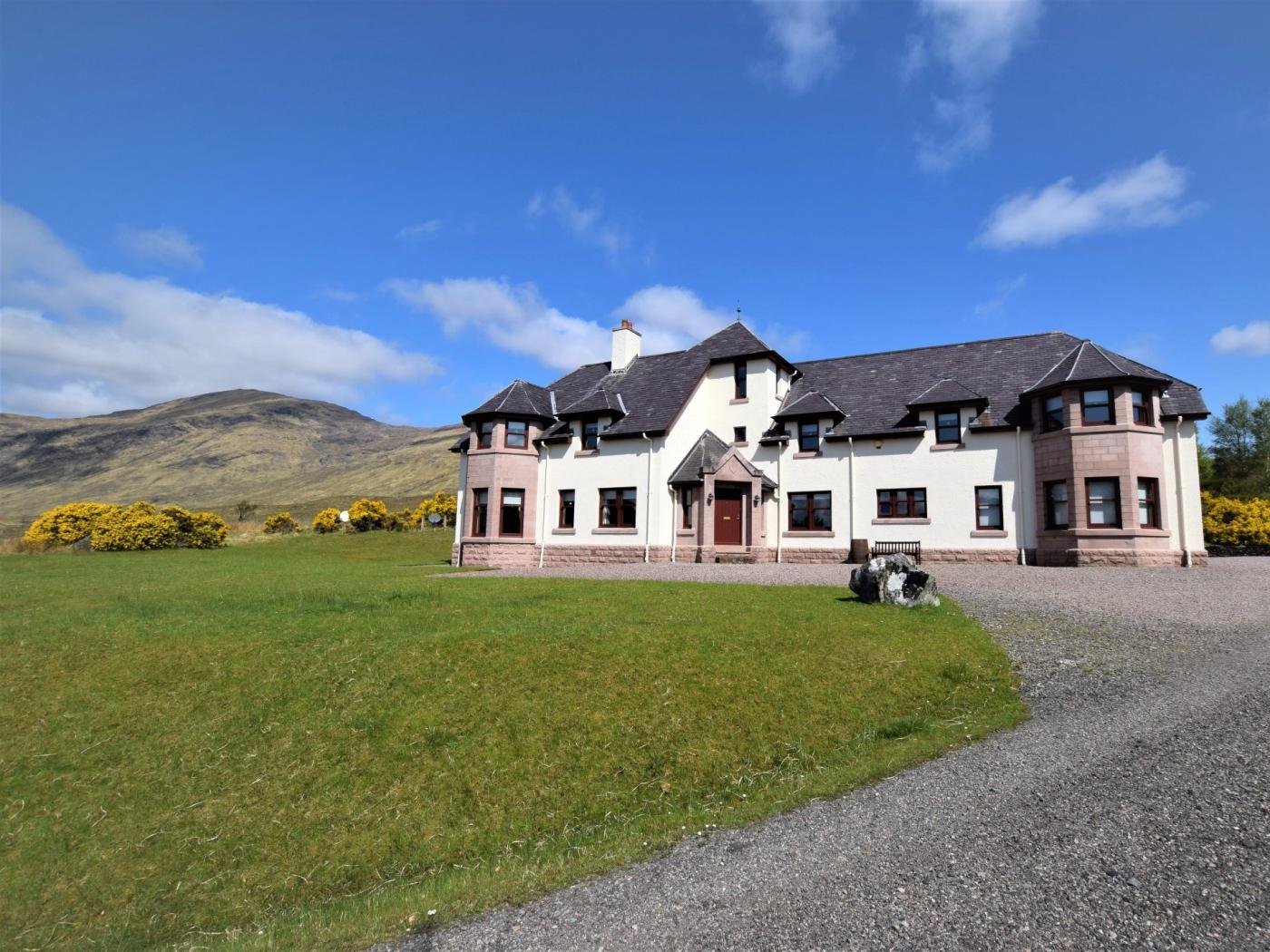 7 Bedroom Cottage in Invergarry