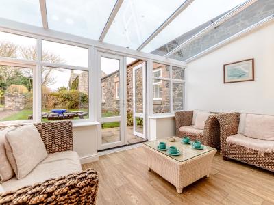 Holiday cottage, Newton-by-the-Sea (FCH80482)