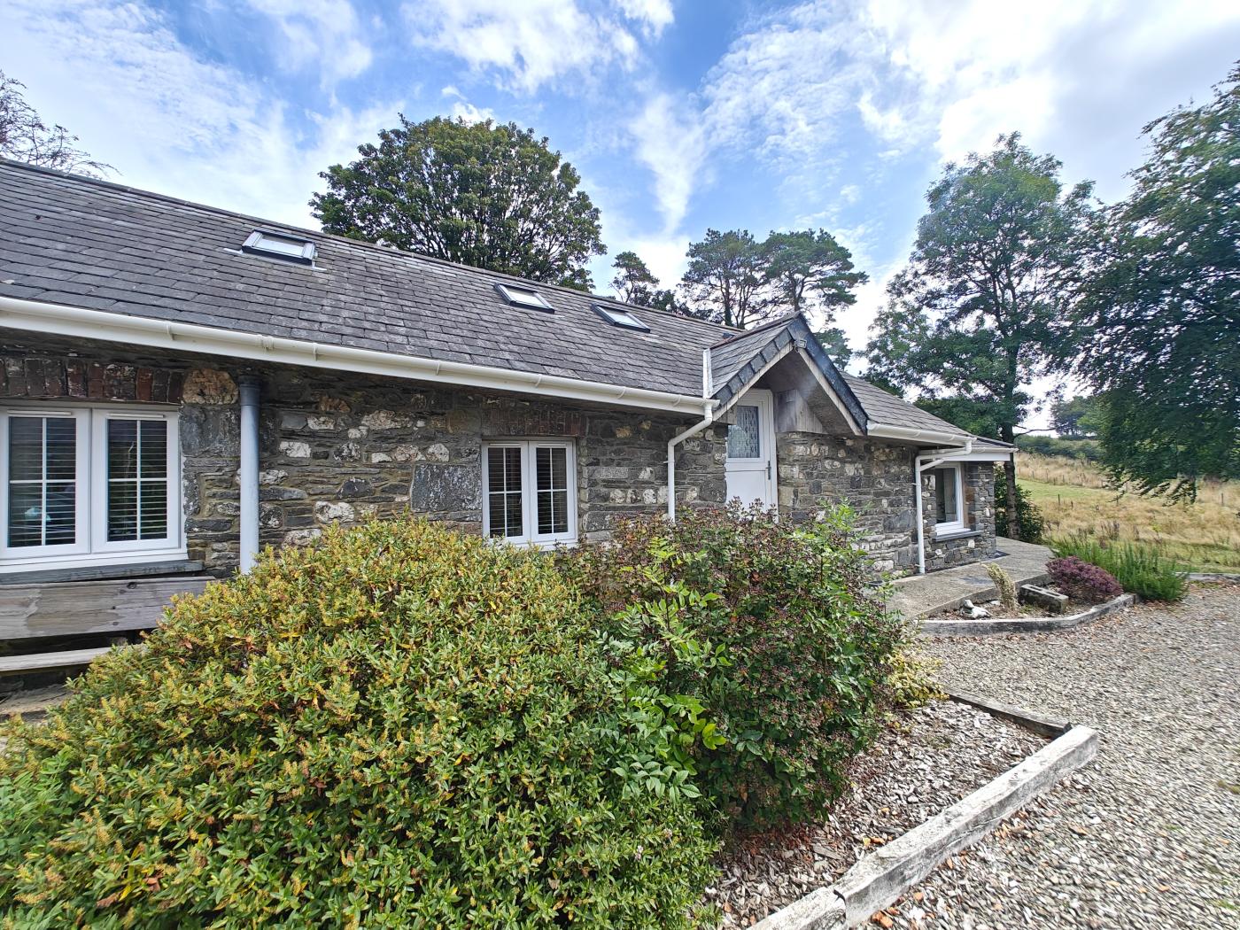 2 Bedroom Cottage in Talgarreg