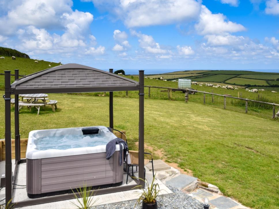 Holiday cottage, Cornwall - sleeps 6