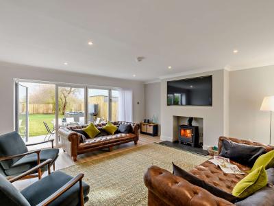 Holiday cottage, Embleton (1.8mls E) (FCH89964)