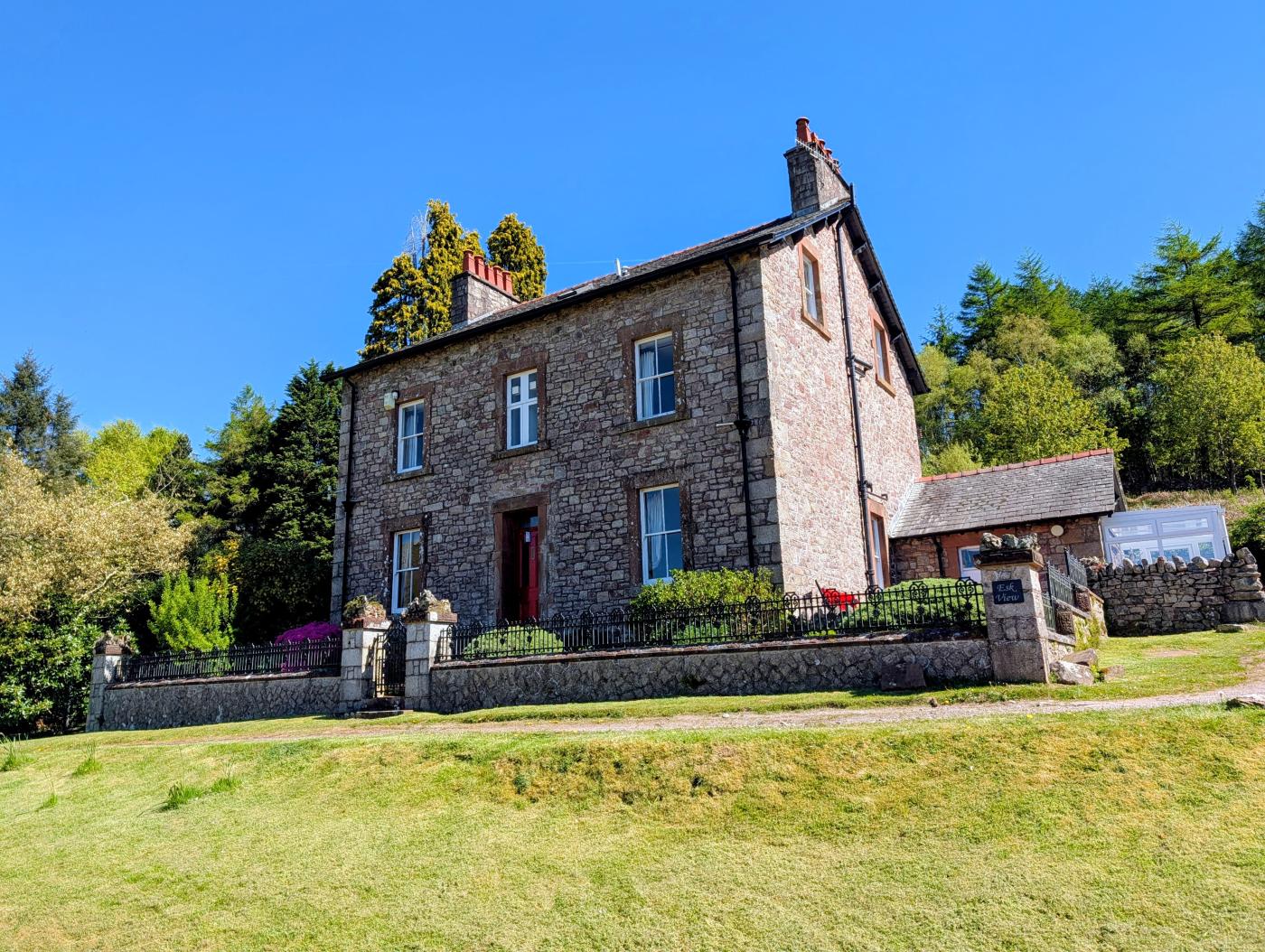 8 Bedroom Cottage in Holmrook