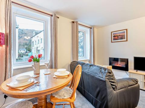 Holiday cottage, Rosthwaite (FCH86396)