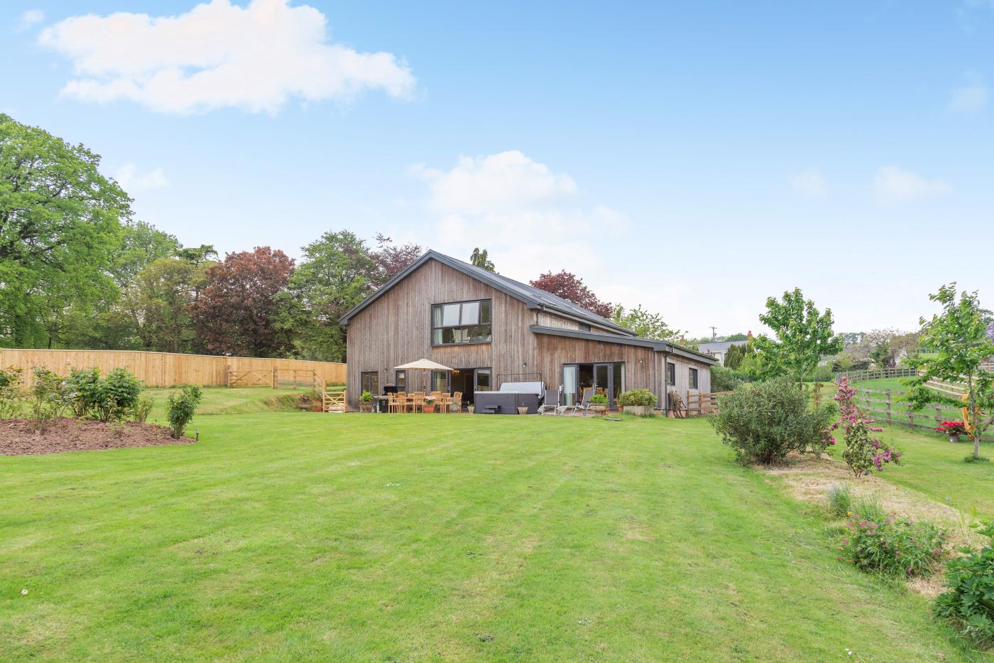 5 Bedroom Cottage in Holcombe Rogus