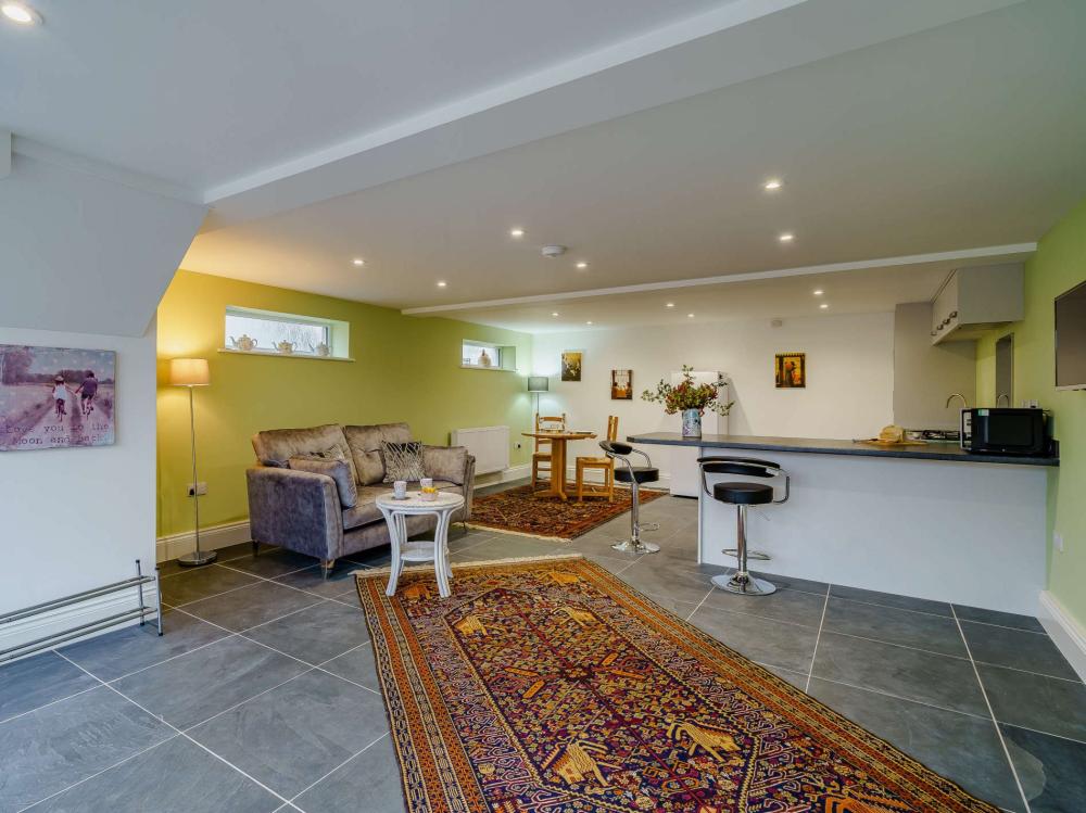 Holiday cottage in Cartmel (2mls S), Cumbria