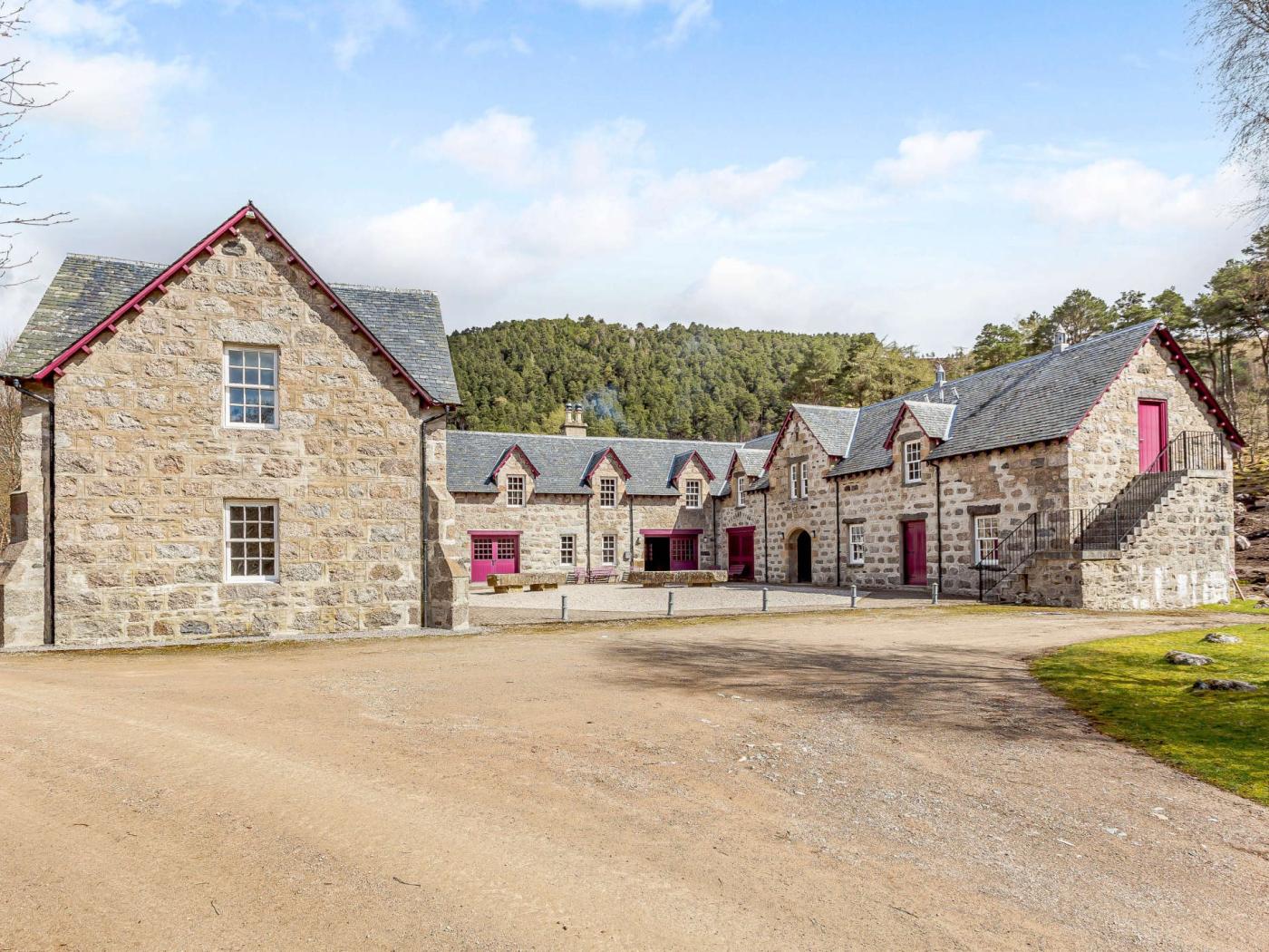10 Bedroom Cottage in Alness