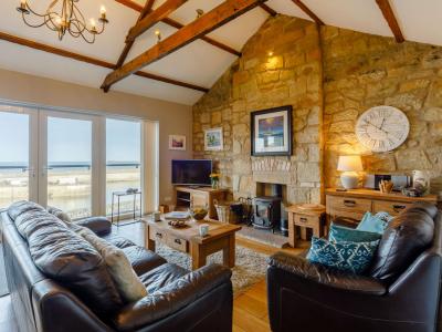 Seahouses, Northumberland - Sleeps 6 guests