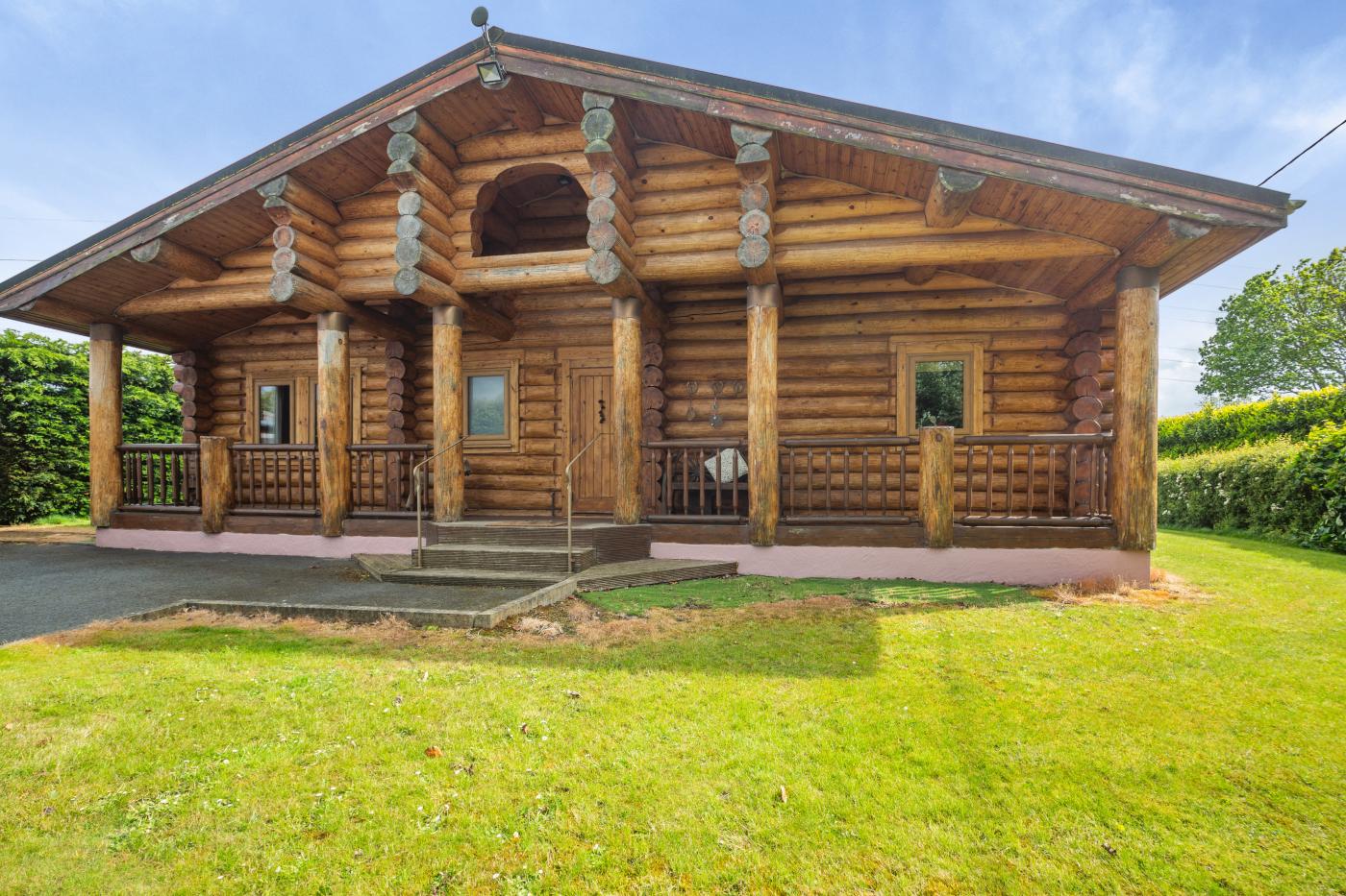 2 Bedroom Lodge in Groesffordd Marli