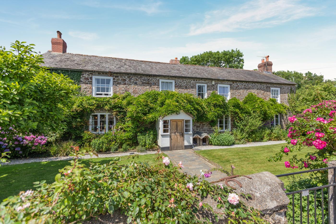 5 Bedroom Cottage in George Nympton