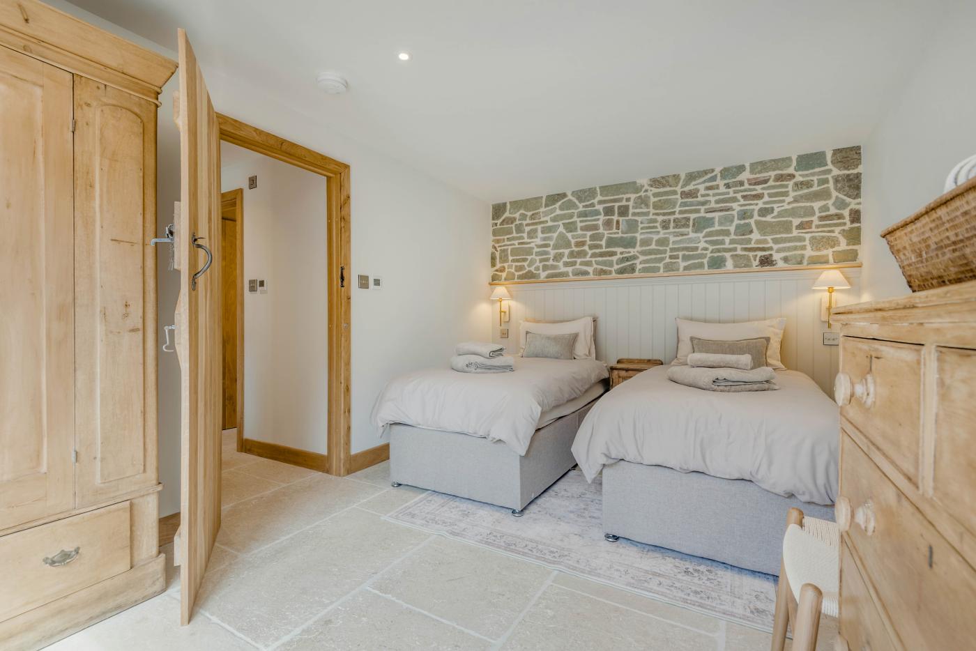 Property image 16 for HC283127