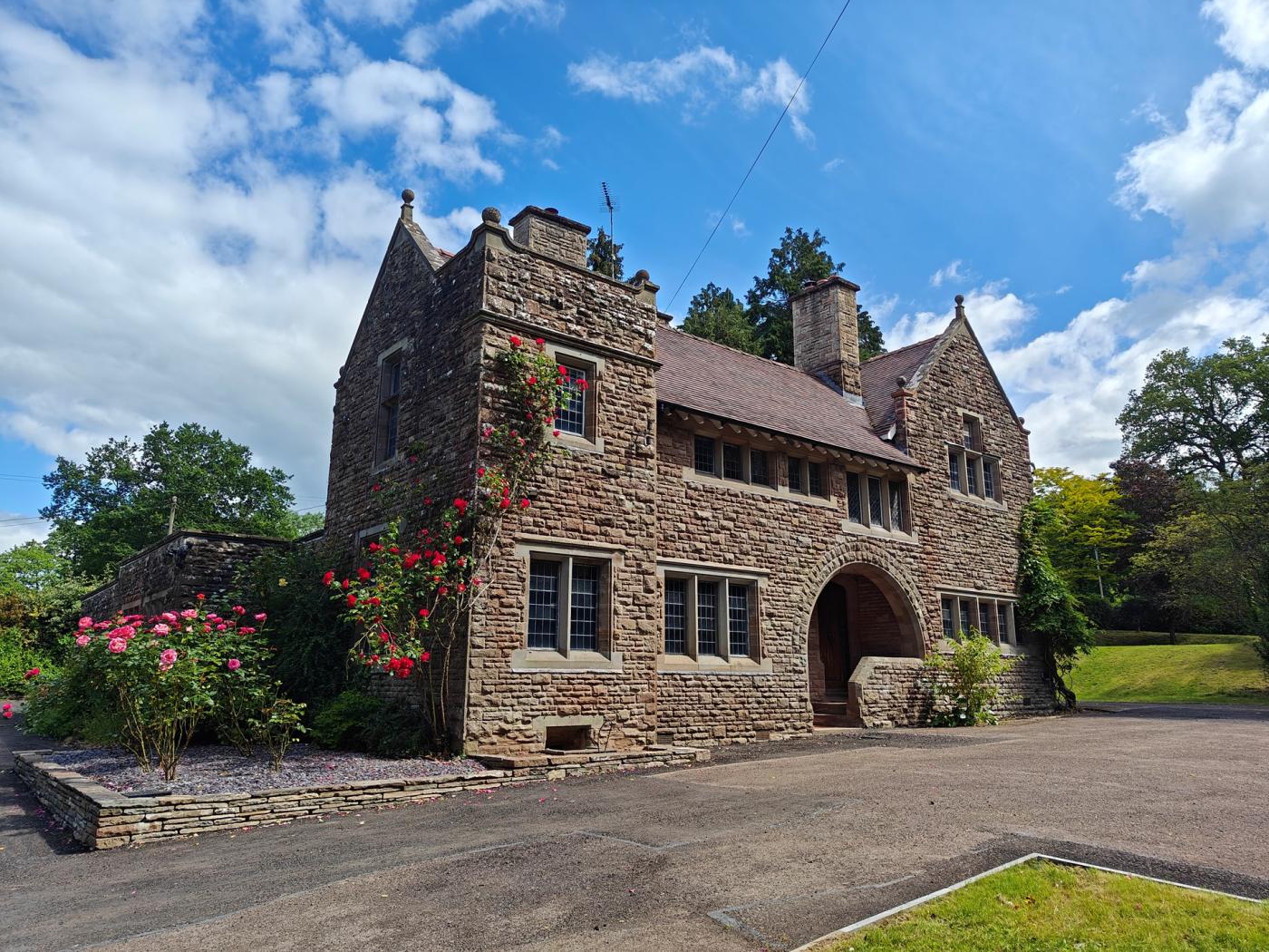 5 Bedroom Cottage in Monmouth
