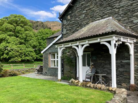 Holiday cottage, Rosthwaite (FCH86247)