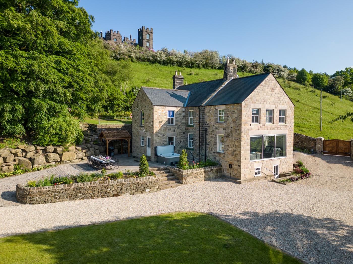 7 Bedroom Cottage in Matlock