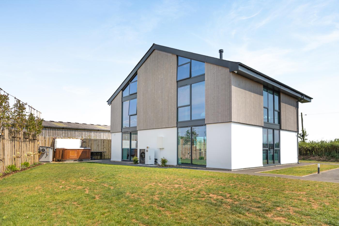 7 Bedroom Cottage in Broadwoodkelly