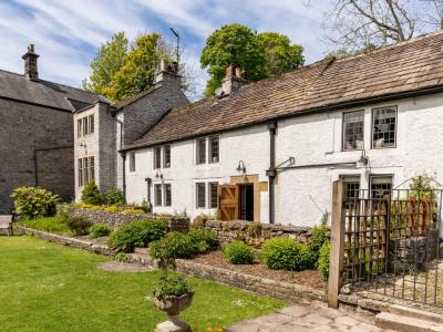 Priestcliffe, Derbyshire - Sleeps 8 guests