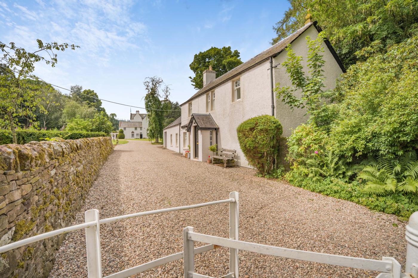 2 Bedroom Cottage in Newtyle