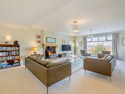 Windermere, Cumbria - Sleeps 10 guests
