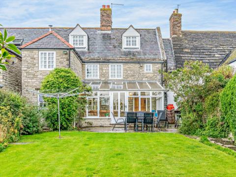 Holiday cottage, Church Knowle (FCH74492)