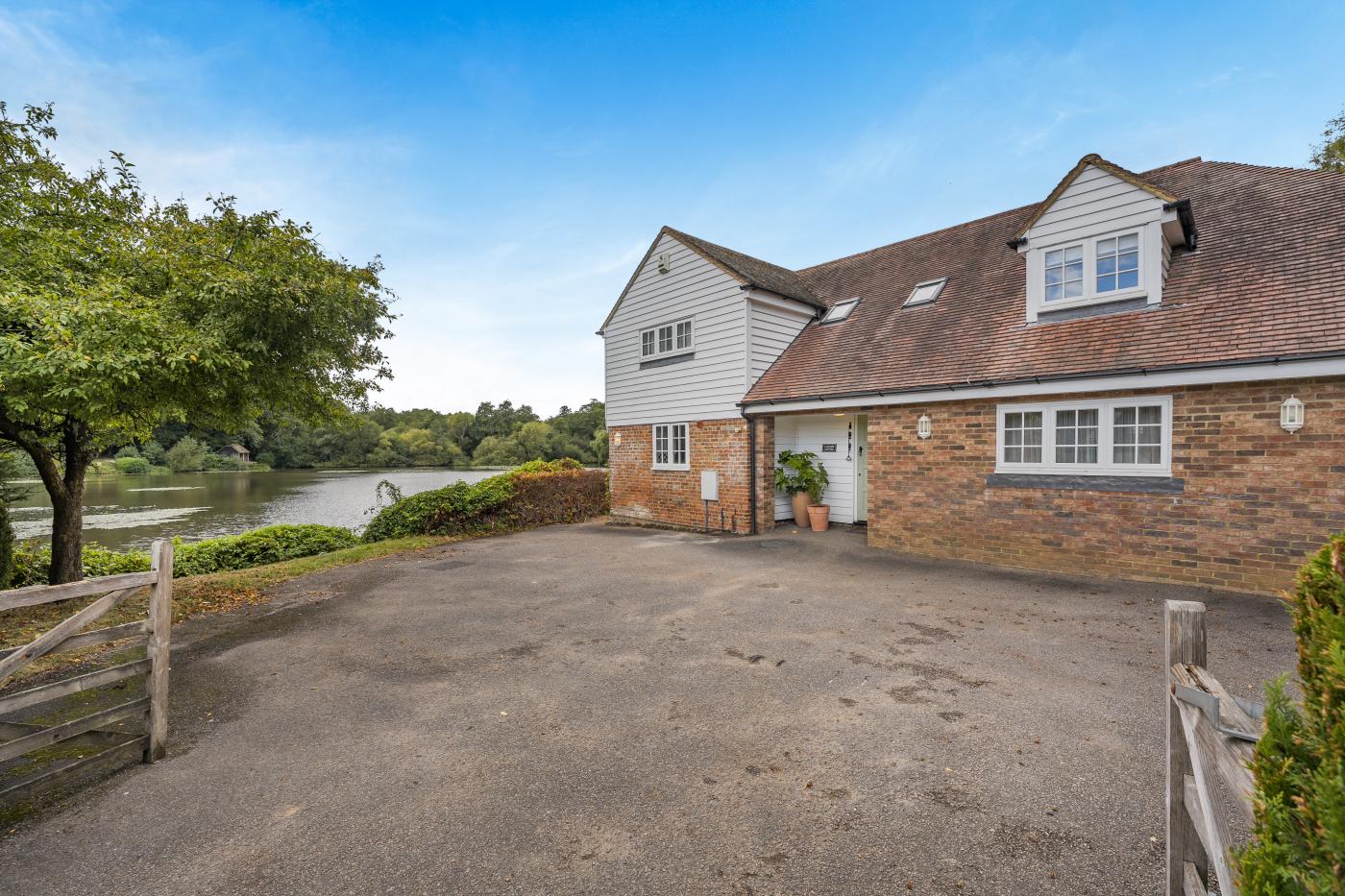 5 Bedroom Cottage in Battle