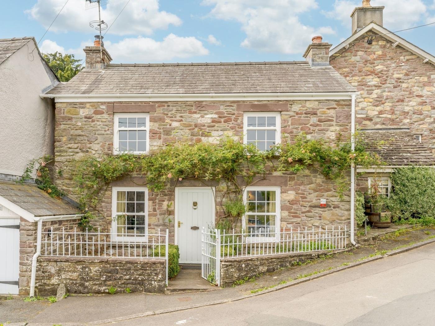 2 Bedroom Cottage in Crickhowell