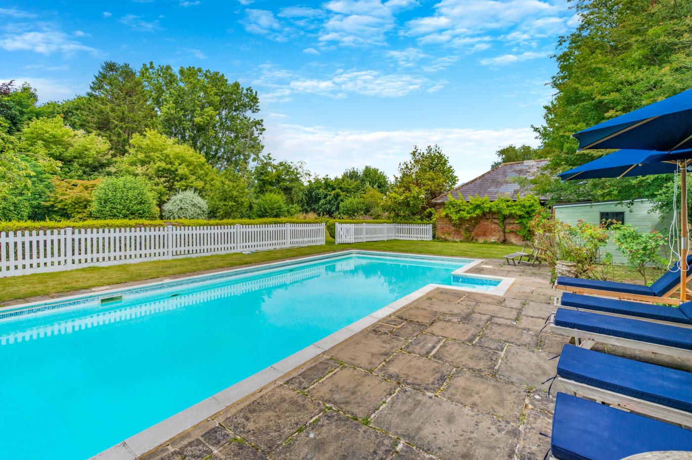 6 Bedroom Cottage in Appledore