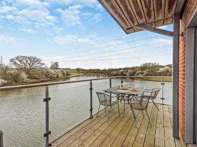 Holiday cottage, East Cowes (FCH94556)