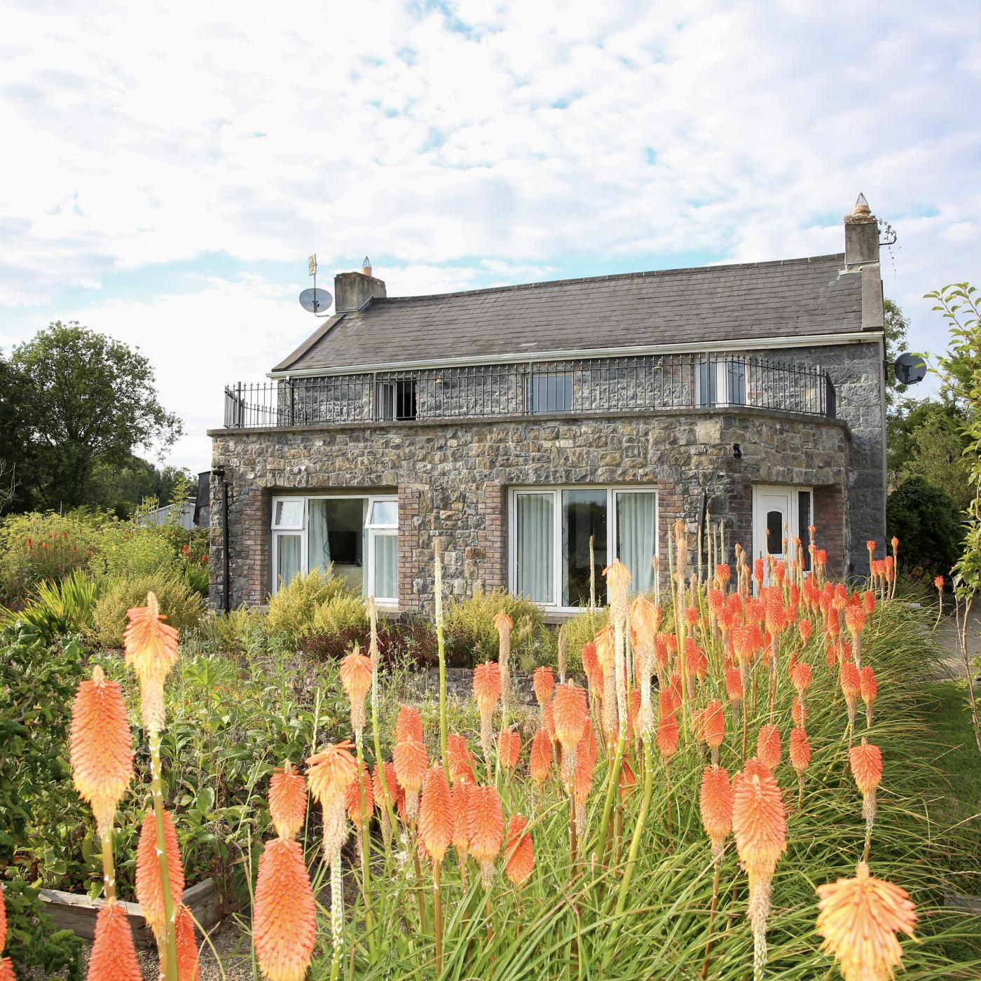 4 Bedroom Cottage in Tulla