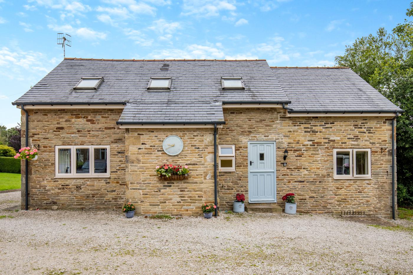 4 Bedroom Cottage in Holmesfield