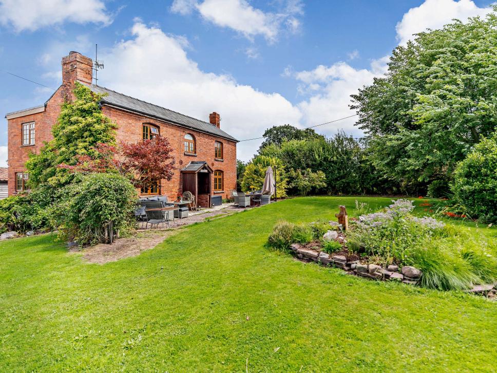 Holiday cottage, Herefordshire - sleeps 8