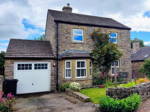 Holiday cottage, Leyburn (FCH94415)